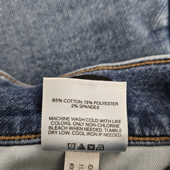 Express Mom Shorts Super High Rise Medium Wash Cut Off Raw Hem Denim 6 - Picture 7 of 8